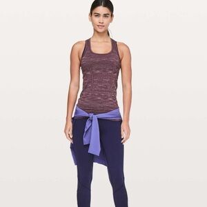 • Lululemon • Women’s Swiftly Tech Racerback
Dark Adobe / White Maroon 4